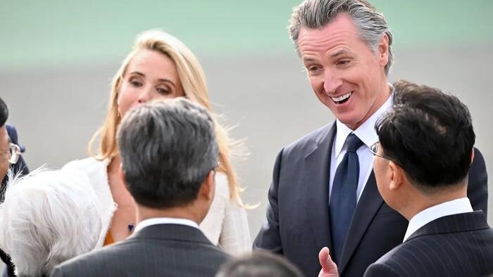 Les défenseurs de la liberté d'expression se rassemblent au Capitole de Californie contre le « Stop Nick Shirley Act »