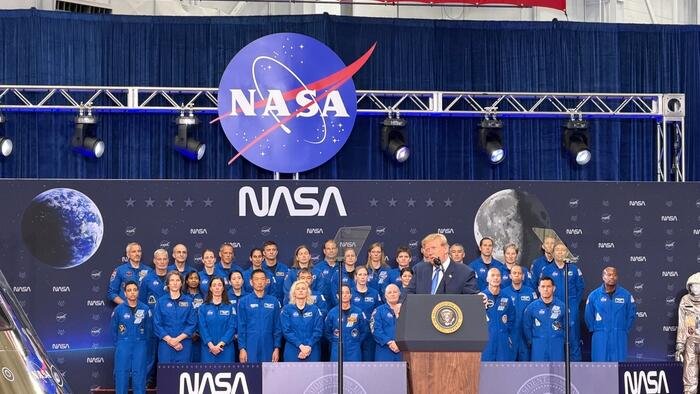 Trump crée une Académie spatiale et décerne des médailles d'honneur aux astronautes d'Artemis II