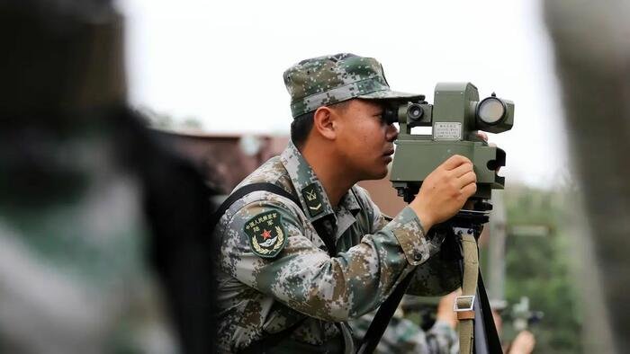 Le PCC interdit la vente d’équipements militaires retraités, invoquant des risques pour la sécurité