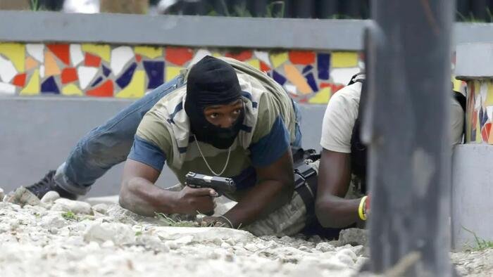 Un ancien policier haïtien et citoyen américain naturalisé plaide coupable de trafic d'armes