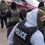 Un juge fédéral bloque la loi de New York interdisant aux agents de l'ICE de porter des masques
