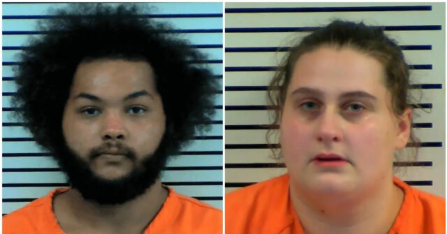 Un couple du Kentucky arrêté après qu'un bébé s'est étouffé à mort avec une couche sale dans un garage sale