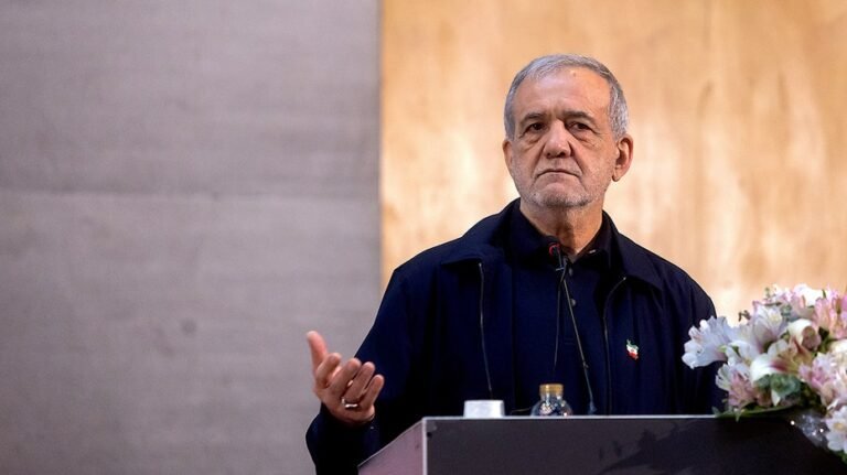 Le président iranien accuse la pression étrangère alors qu'un expert prévient que l'économie du régime est proche du point de rupture
