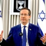 Le président israélien Herzog qualifie l'antisémitisme de « contamination des sociétés » alors que les crimes haineux se multiplient