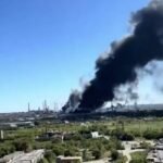 Images supplémentaires de la raffinerie de pétrole russe d'Orsk en feu ce matin après une frappe de drone…