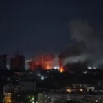 La Russie lance une nouvelle attaque massive de missiles et de drones sur Kiev, tuant au moins 10…