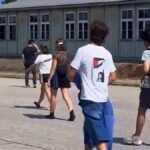 Vidéo du camp de concentration de Mauthausen en Autriche où 15 000 Juifs ont été assassinés : un étudiant…