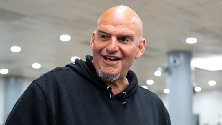 Fetterman s’aligne sur Trump sur la poussée de l’IA et prévient que la Chine profite de la « réaction excessive » des États-Unis
