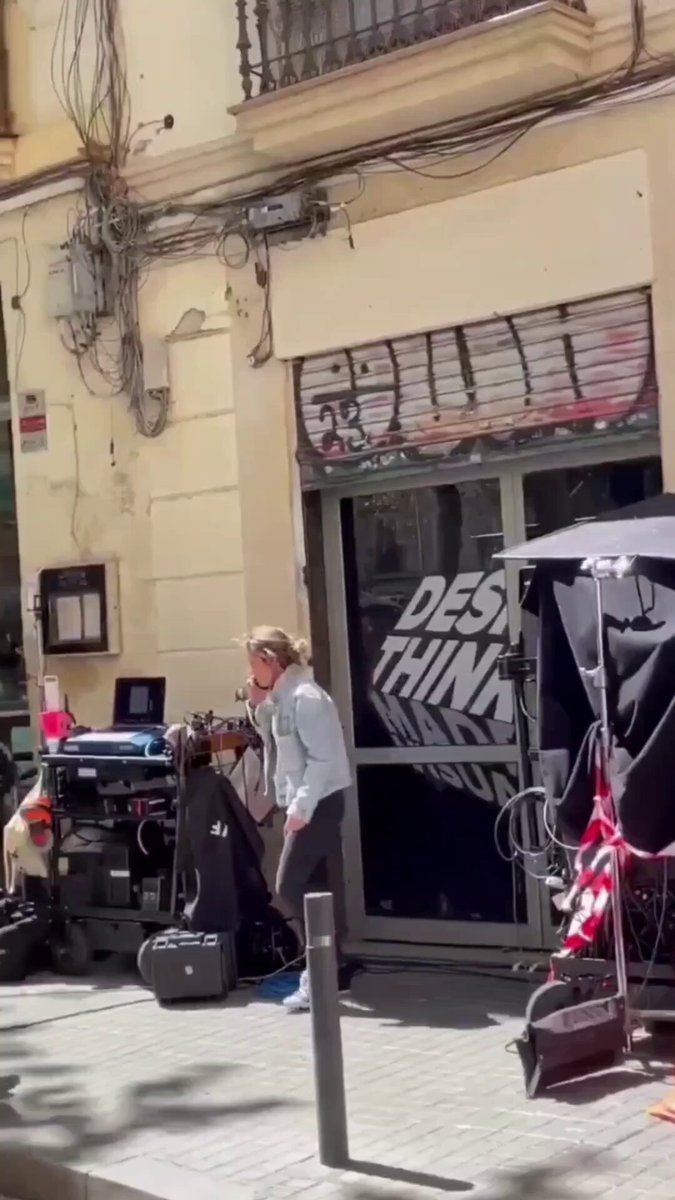 Les propriétaires de Barcelone installent des barbelés le long de leurs balcons et terrasses pour les…