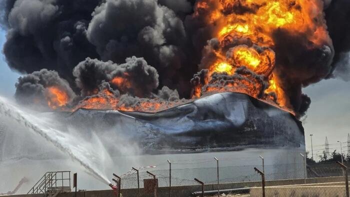 La Libye se remet des assassinats, des grèves pétrolières et des troubles à la banque centrale