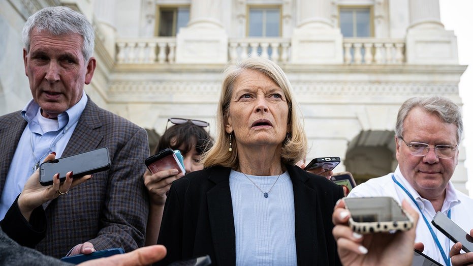 Le sénateur républicain porte un coup dur au candidat AG de Trump après le blitz de lobbying en Alaska