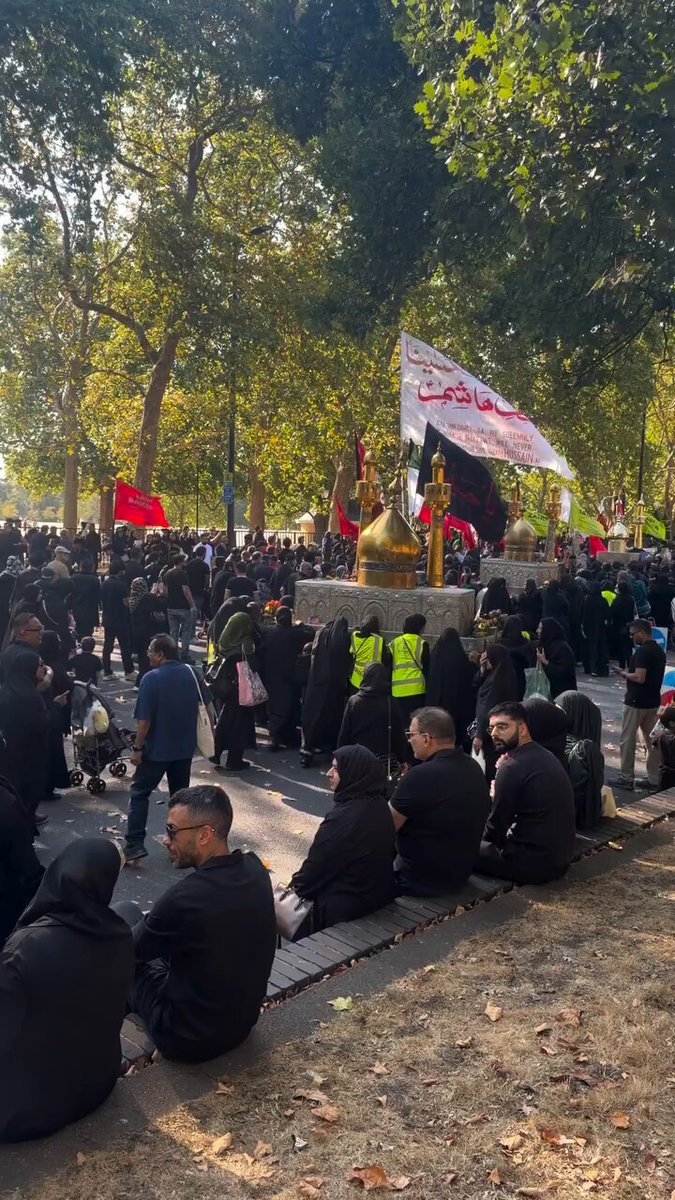 Des milliers de musulmans chiites ont participé aujourd'hui à une marche Arbaeen à Marble Arch, dans le…