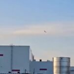Les images montrent le moment où un drone ukrainien a frappé le complexe logistique russe Wildberries à…