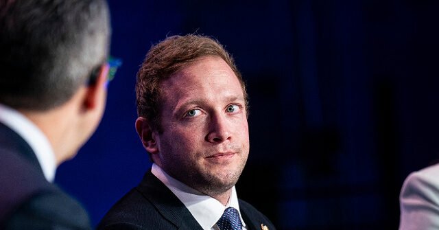 Max Miller investit 1 million de dollars dans sa candidature à la réélection malgré les appels à la démission de Bernie Moreno