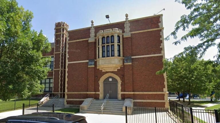 2 gardiens morts dans un possible meurtre-suicide dans une école primaire de Chicago
