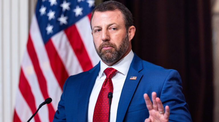 Le chef du DHS de Trump sous le feu des conservateurs après que le discours sur l’immigration ait déclenché des réactions négatives