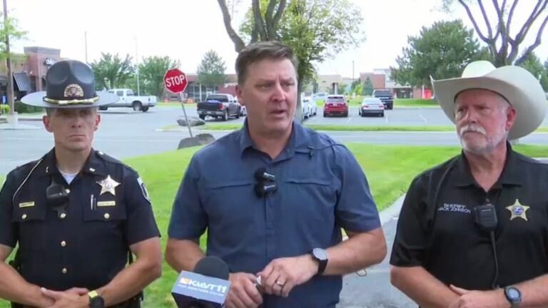 Plusieurs personnes tuées dans une fusillade au restaurant Idaho In-N-Out, suspect mort