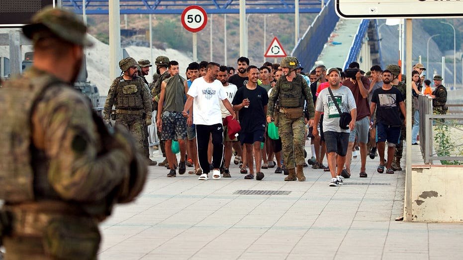 Au moins 72 morts au milieu d'une ruée massive de migrants vers l'assaut de l'enclave espagnole de Ceuta, déclenchant une crise frontalière
