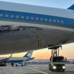 Le changement d’avion sournois de Trump fait sourciller sur la sécurité des passagers laissés à bord