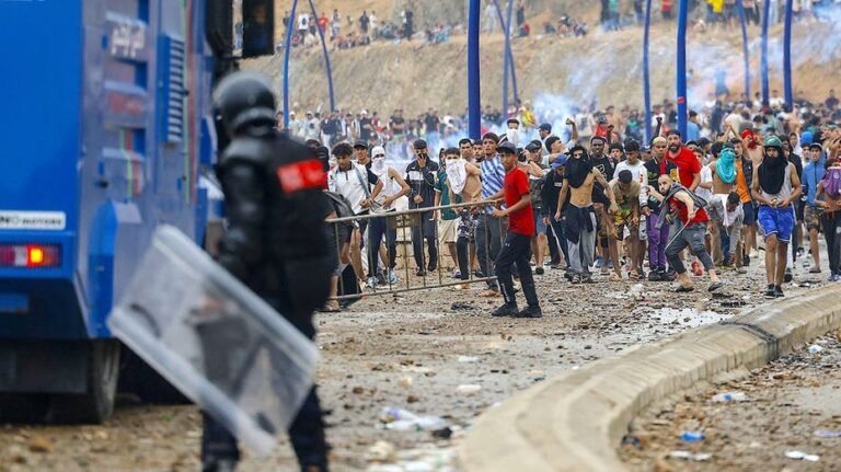 L'afflux de migrants à Ceuta révèle les tensions entre l'Espagne et le Maroc alors que des groupes islamistes chercheraient à exploiter la crise frontalière
