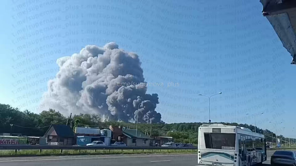 Des drones d'attaque ukrainiens ont frappé ce matin un autre centre de distribution de commerce…