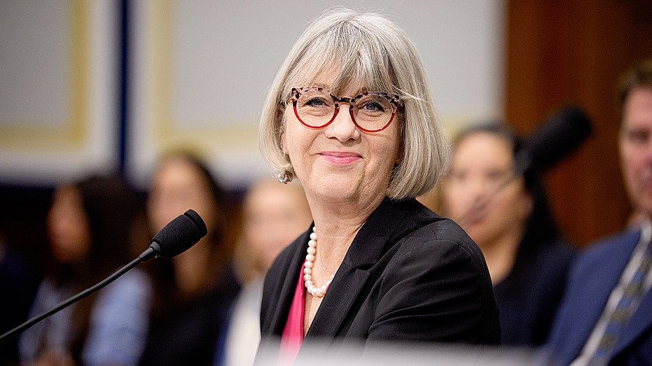 REGARDER : La directrice du Smithsonian admet qu’elle considère l’histoire comme un « outil » de « justice sociale » après une audience explosive