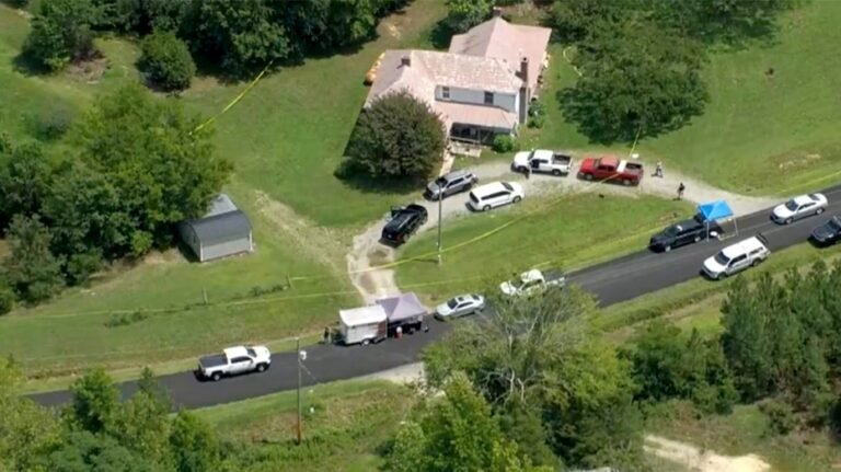 Plusieurs personnes sont mortes dans une fusillade en Caroline du Nord, selon un responsable