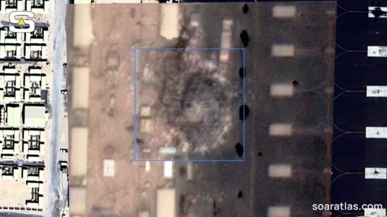 Les images satellite montrent un hangar de maintenance d'hélicoptères endommagé au Camp Buehring au…