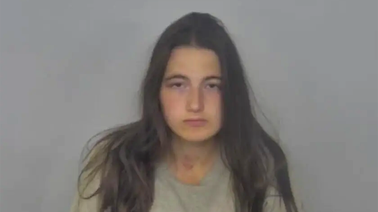 Une mère du Dakota du Nord poignarde à mort ses 2 enfants dans un meurtre « horrible » qui a traumatisé les flics : responsables