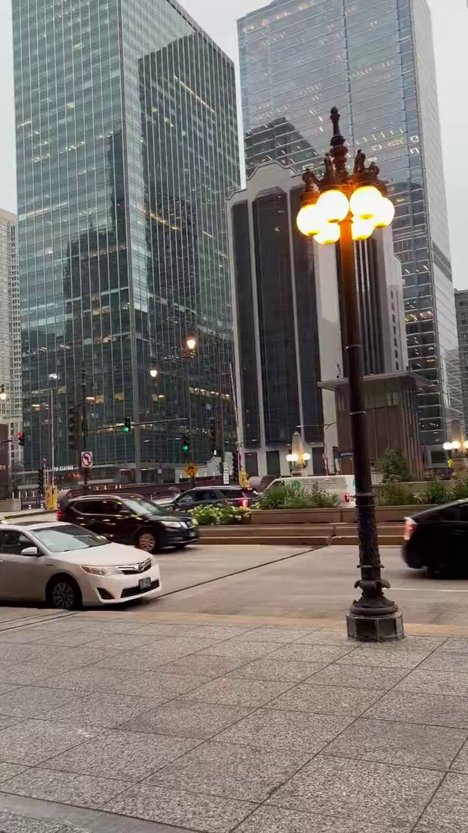 MAINTENANT : Des sirènes d’avertissement de tornade retentissent à Chicago, dans l’Illinois.