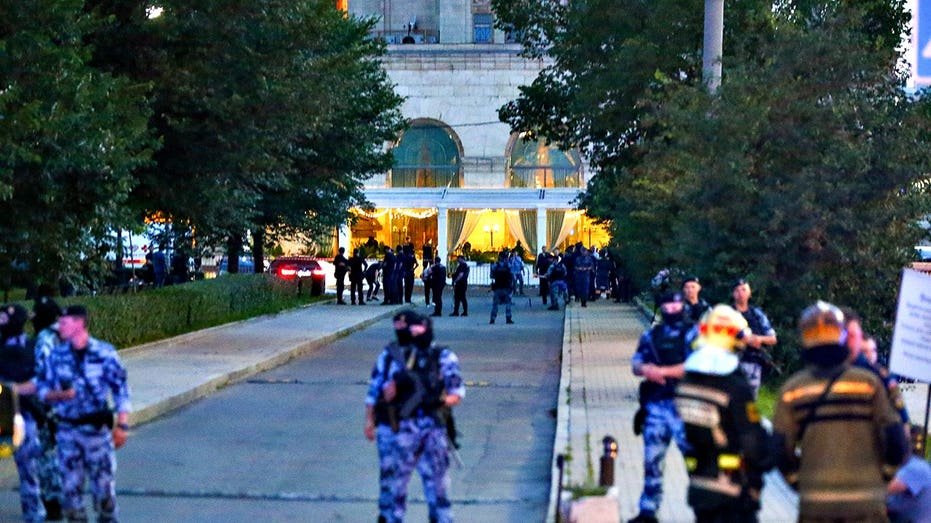 Le maire qualifie l'attentat contre un restaurant haut de gamme d'« acte terroriste brutal » après 3 morts et 21 blessés