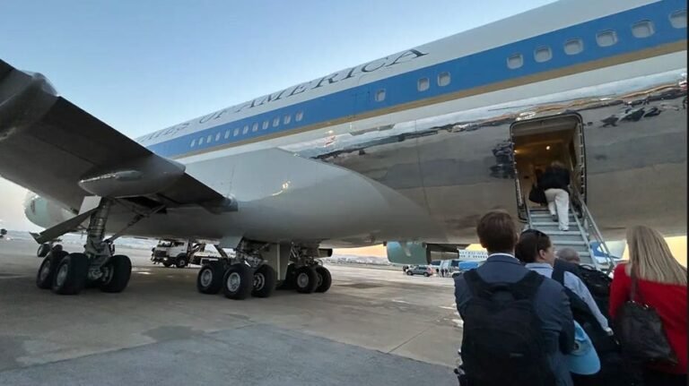 Le « leurre » Air Force One était protégé par des avions de combat américains, selon un responsable
