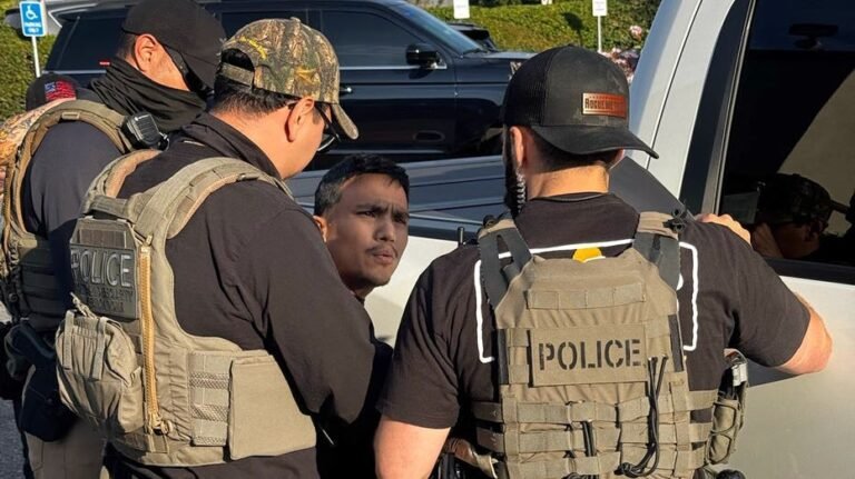 La répression de la fraude électorale de Trump entraîne une première arrestation, plaçant les critiques de longue date dans la ligne de mire de la Maison Blanche