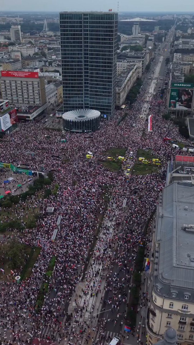 Des milliers de Polonais commémorent le 82e anniversaire du déclenchement de l'Insurrection de Varsovie de…