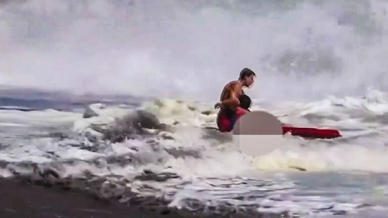 Le père d'un garçon de 10 ans brise le silence après un sauvetage viral sur la plage : "Je ne pourrai jamais le rembourser"