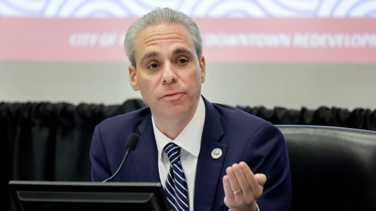 Le chanteur du GOP est « très prêt » à évincer Dem Moskowitz dans une course en Floride qui pourrait déterminer la majorité à la Chambre