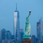 Deux morts, dont un nourrisson, après le chavirage d'un bateau dans le port de New York ; 12 sauvés