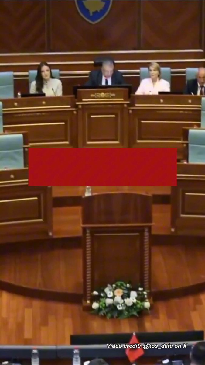 Un député du Kosovo a jeté 7 œufs au Parlement au Premier ministre par intérim du pays.