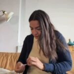 AOC publie une nouvelle vidéo dans laquelle elle révèle qu'elle congèle ses ovules et se fait des…