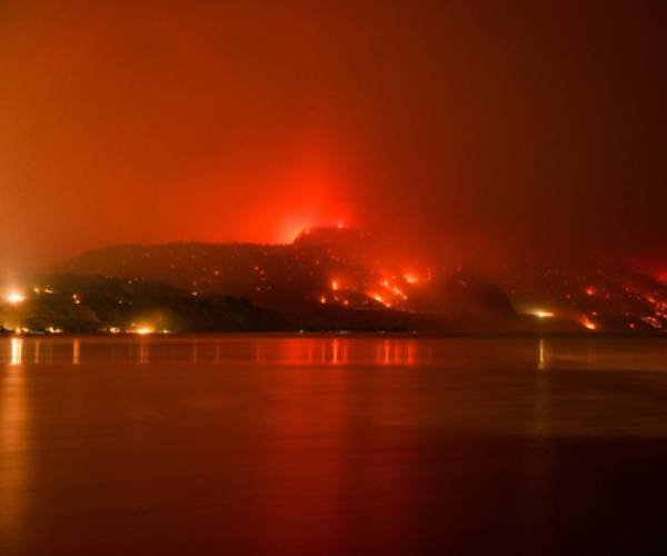 Les incendies de forêt en Colombie-Britannique s'étendent alors que 20 000 personnes sont évacuées