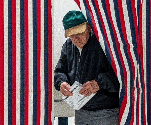 Le DHS va lancer des enquêtes sur la fraude électorale dans 9 États avant la mi-mandat