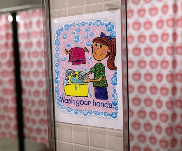 Un père poursuit les écoles de Caroline du Nord pour utilisation des toilettes par des transgenres