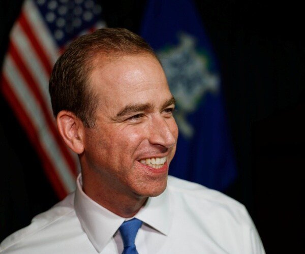 Bronin renverse le représentant Larson pour 14 mandats à la primaire du Connecticut