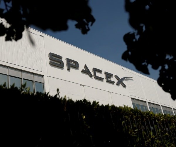Des cybercriminels russophones ont utilisé l'IA de SpaceX pour pirater 7 entreprises