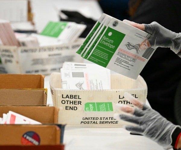Les rejets de bulletins de vote par correspondance augmentent alors que les retards de l’USPS menacent les élections de