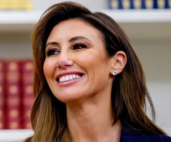 Alina Habba émerge comme candidate au remplacement de Leavitt