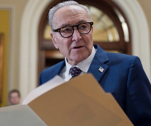 McLaughlin à Newsmax : Schumer à 46 % défavorable dans le dernier sondage