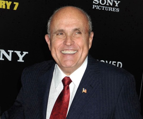 Giuliani dit qu'il poursuivra Tucker Carlson pour l'interview de Hunter Biden