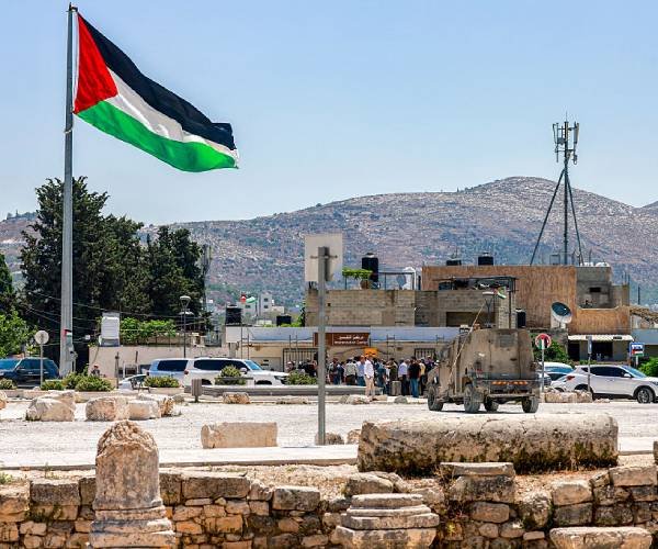 Un juge fédéral autorise la poursuite du procès pour terrorisme