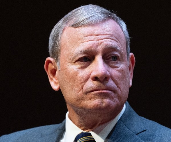 Roberts rompt avec la majorité judiciaire sur Trump Ballroom